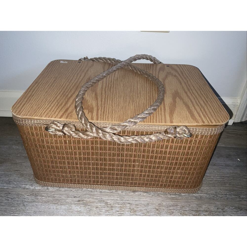 VTG VINTAGE BURLINGTON BROWN WICKER OVEN PICNIC BASKET
